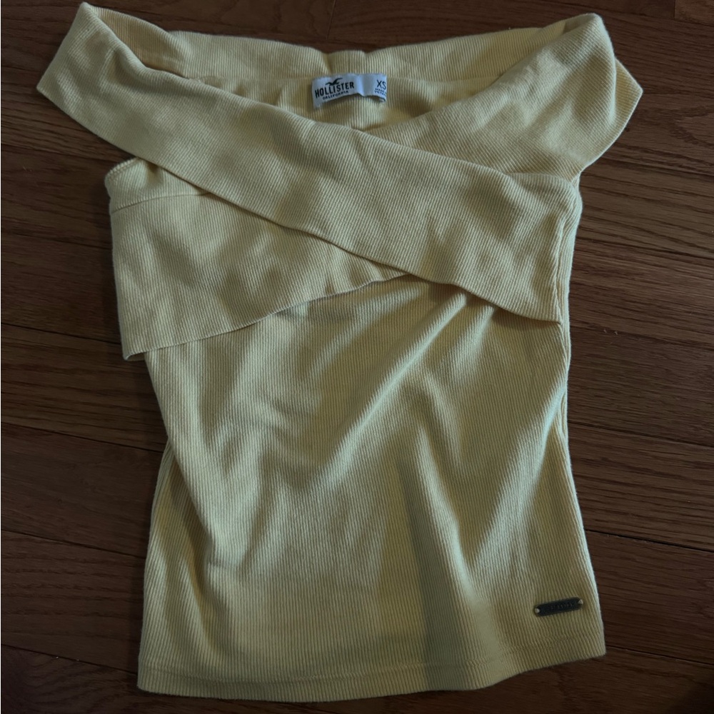 HOLLISTER Cropped Crossover Shirt